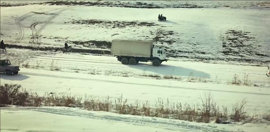 75岁老头被狼群追杀徒手大战狼群,放羊老汉遭遇狼群