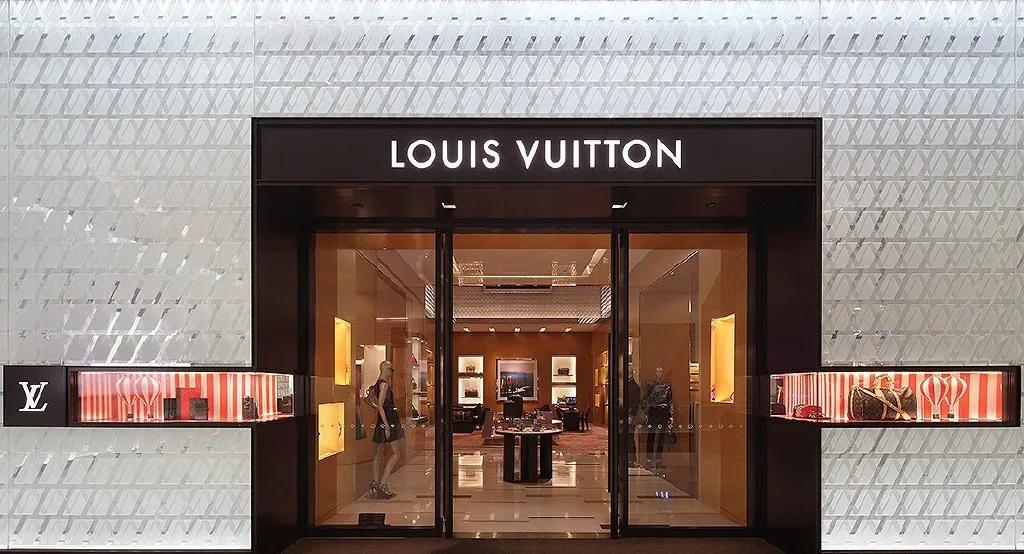 安踏百亿收购鞋服,安踏体育最新新闻