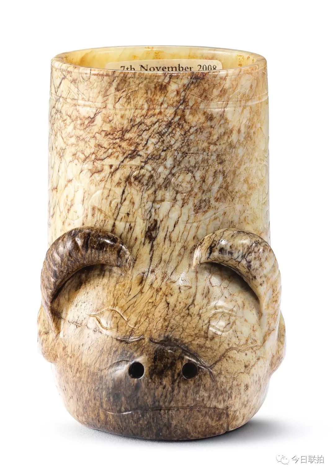 一只白玉小熊卖了670万，人家靠的是颜值！