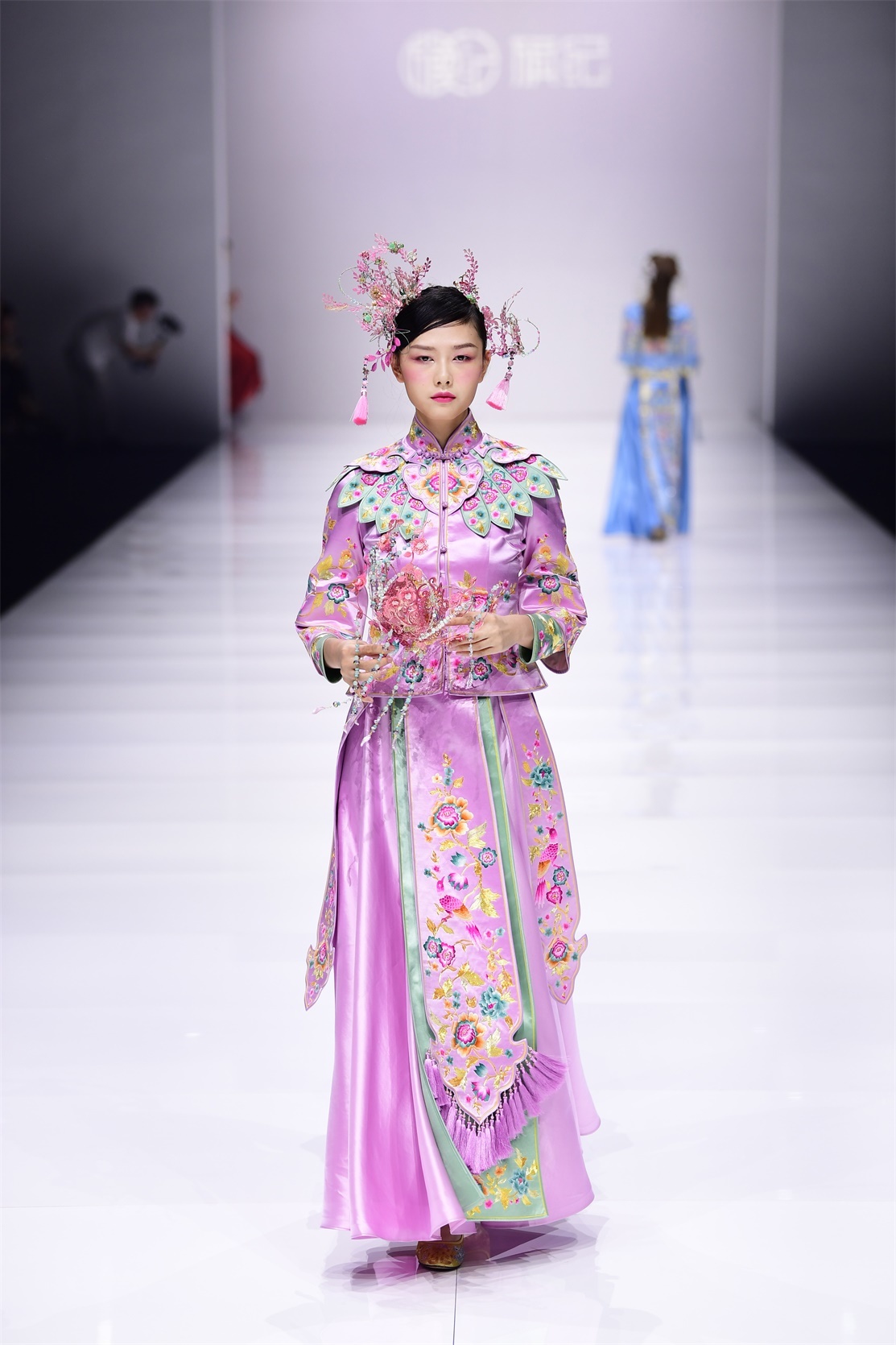 中式“新时尚”旗纪高定之美，上海时装周完美演绎