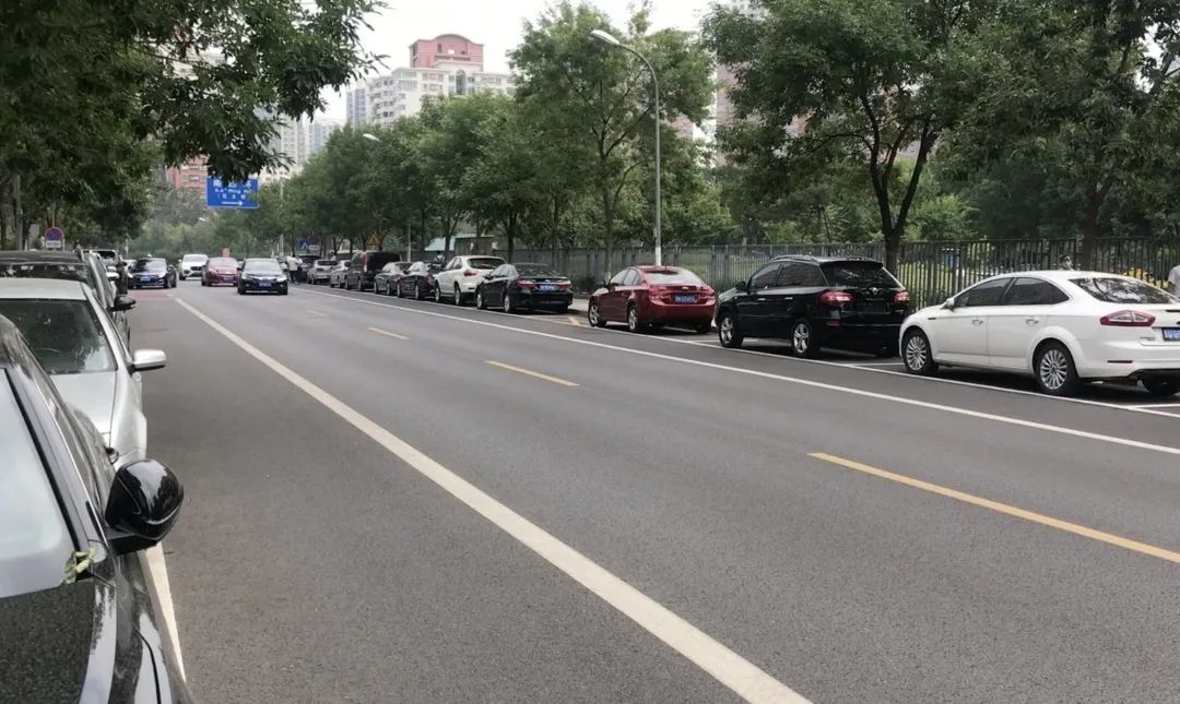 无牌车占了车位应该怎么办,二手车占用停车位售卖