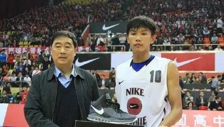 罗杰现在还打球吗,罗杰巅峰时期扣篮