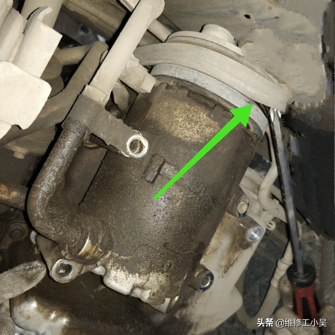 11年福克斯发动机渗油,11年福特福克斯发动机空转