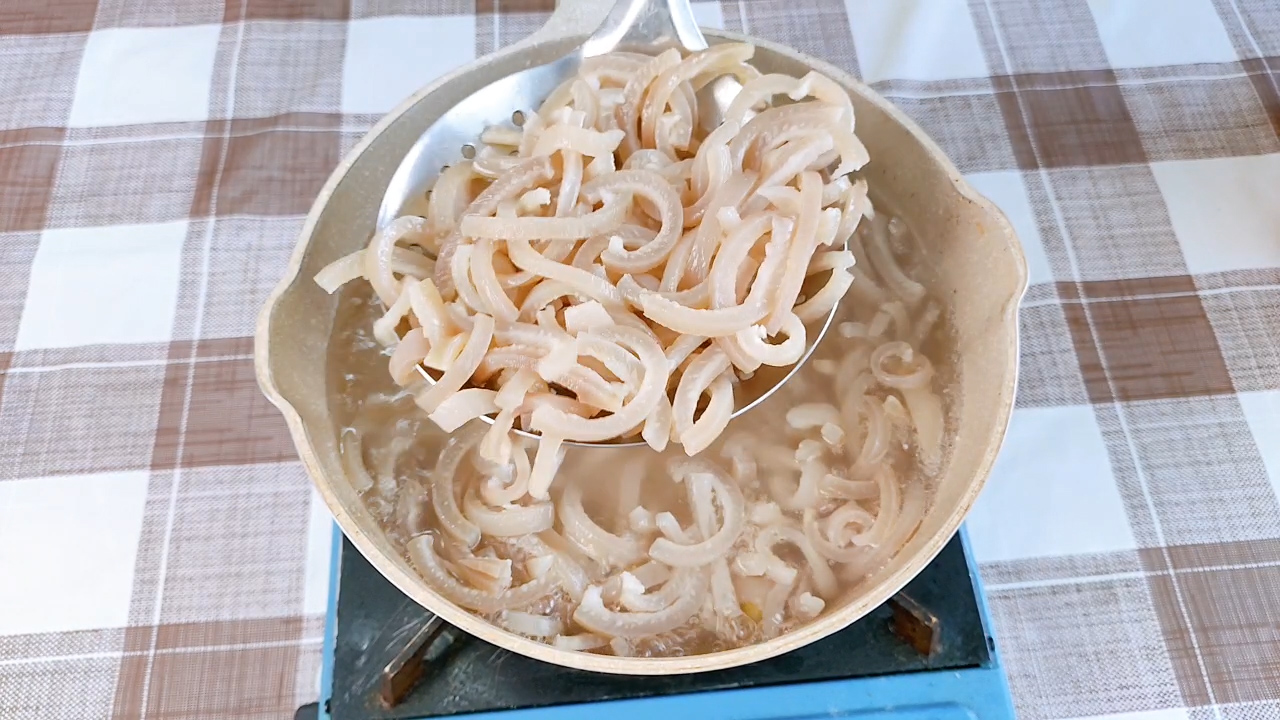 猪皮怎样做好吃有营养视频,猪皮怎样做好吃和不腥