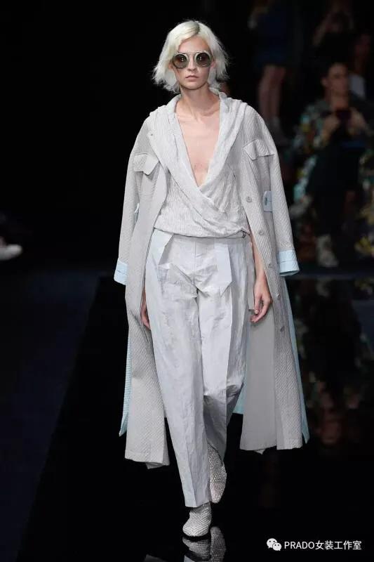 2021乔治阿玛尼春夏时装秀 (安普里奥·阿玛尼ar2500报价)