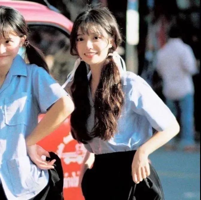 超好看的闺蜜头像一人一半真人,超好看的闺蜜头像动漫