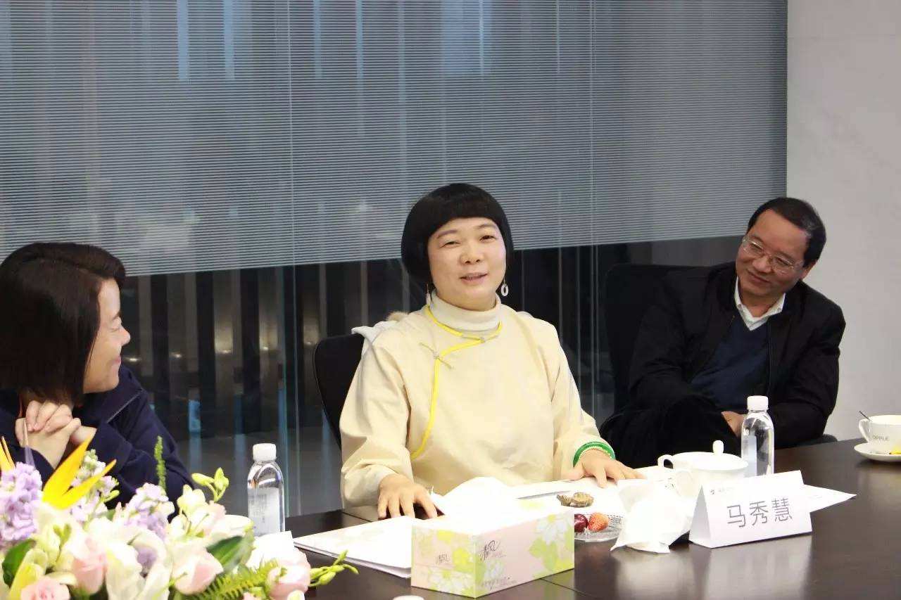 3岁被弃，20岁私奔，这位商界传奇女性，把缙云的光洒向全世界