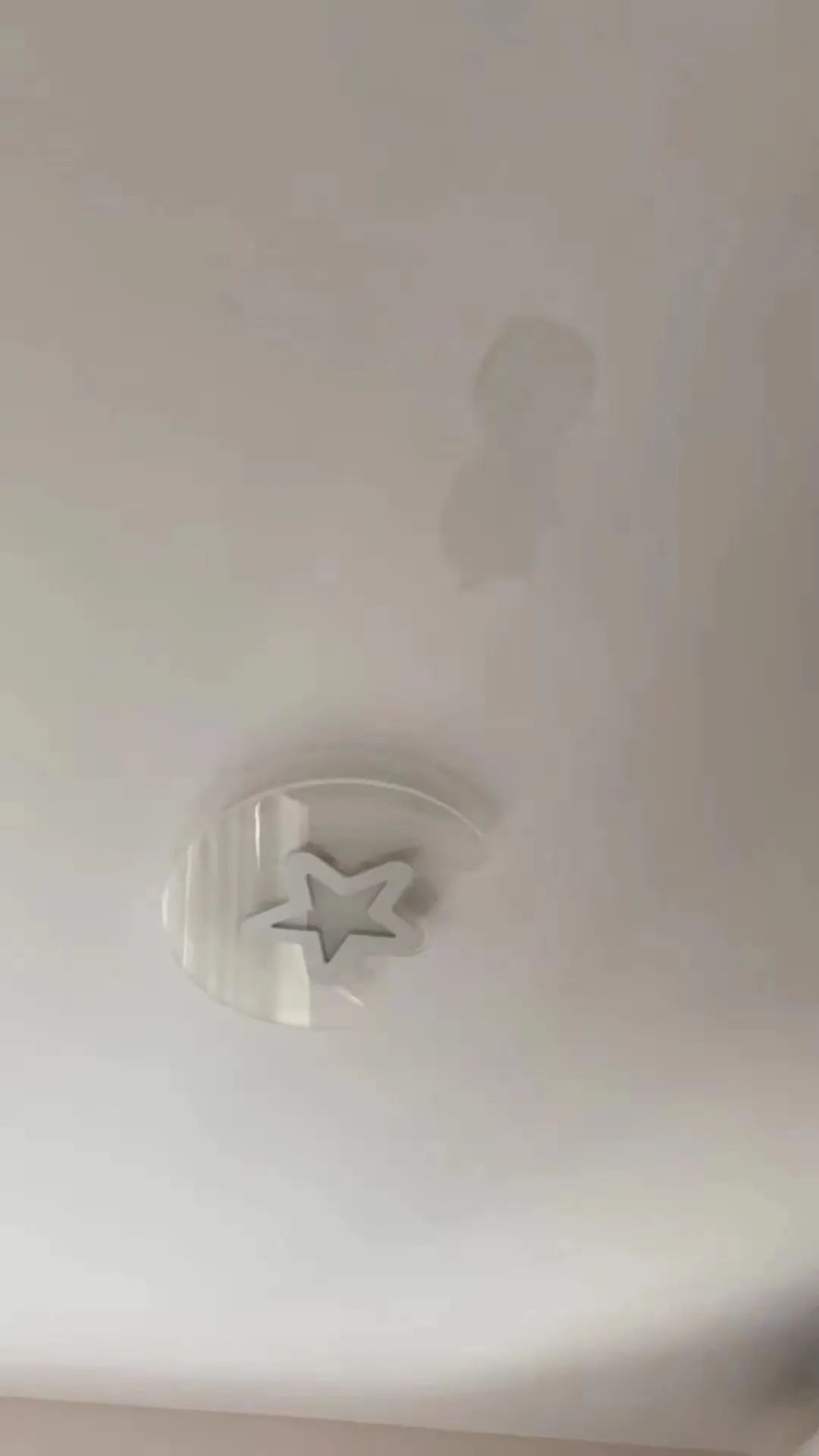 顶楼跟顶楼到底买哪个好,房子买顶楼有哪些缺点和优点