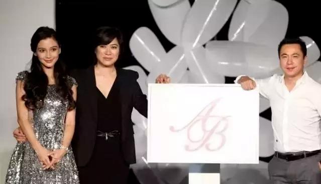 杨颖黄晓明最开始照片,杨颖靠黄晓明火的前后