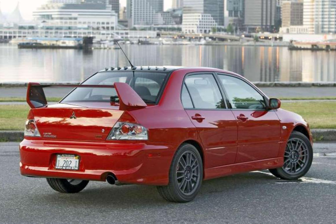 现在买近两年不会贬值的二手车,二手车买保值车型还是贬值车型好