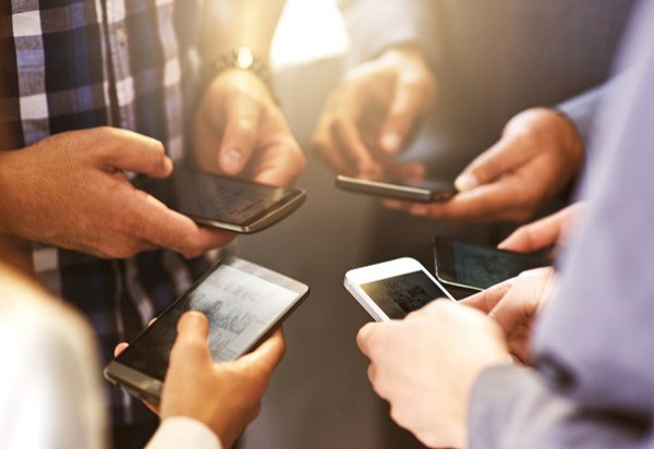 华为手机屏幕烂了进水怎么办,华为手机进水屏幕修复方法