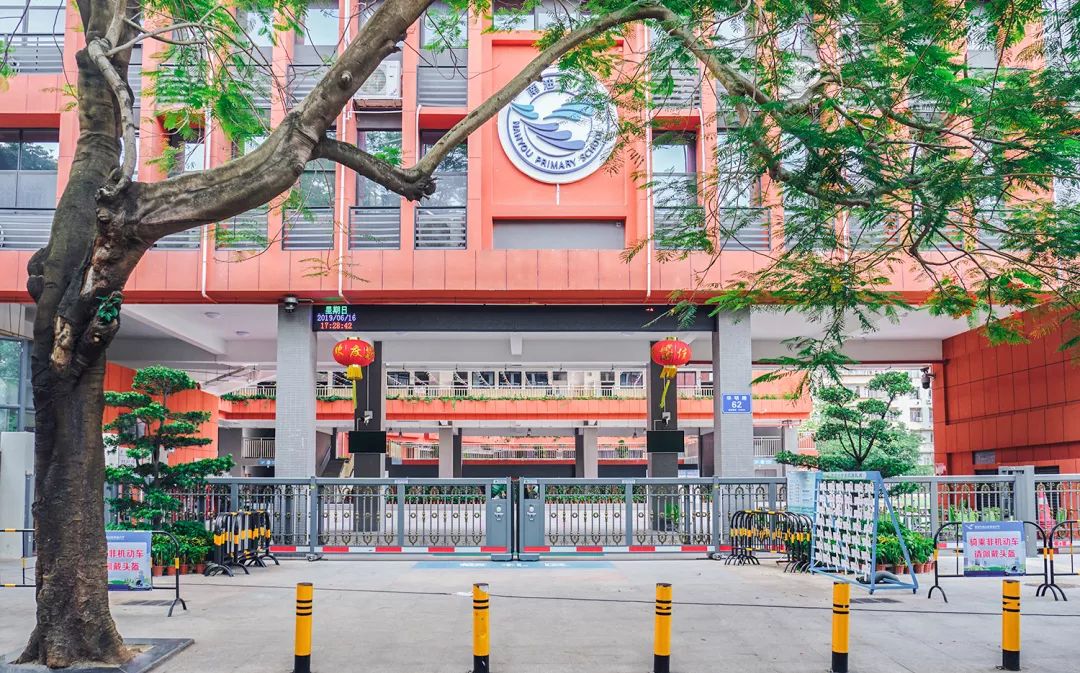 哪里叫南油,南油地铁站