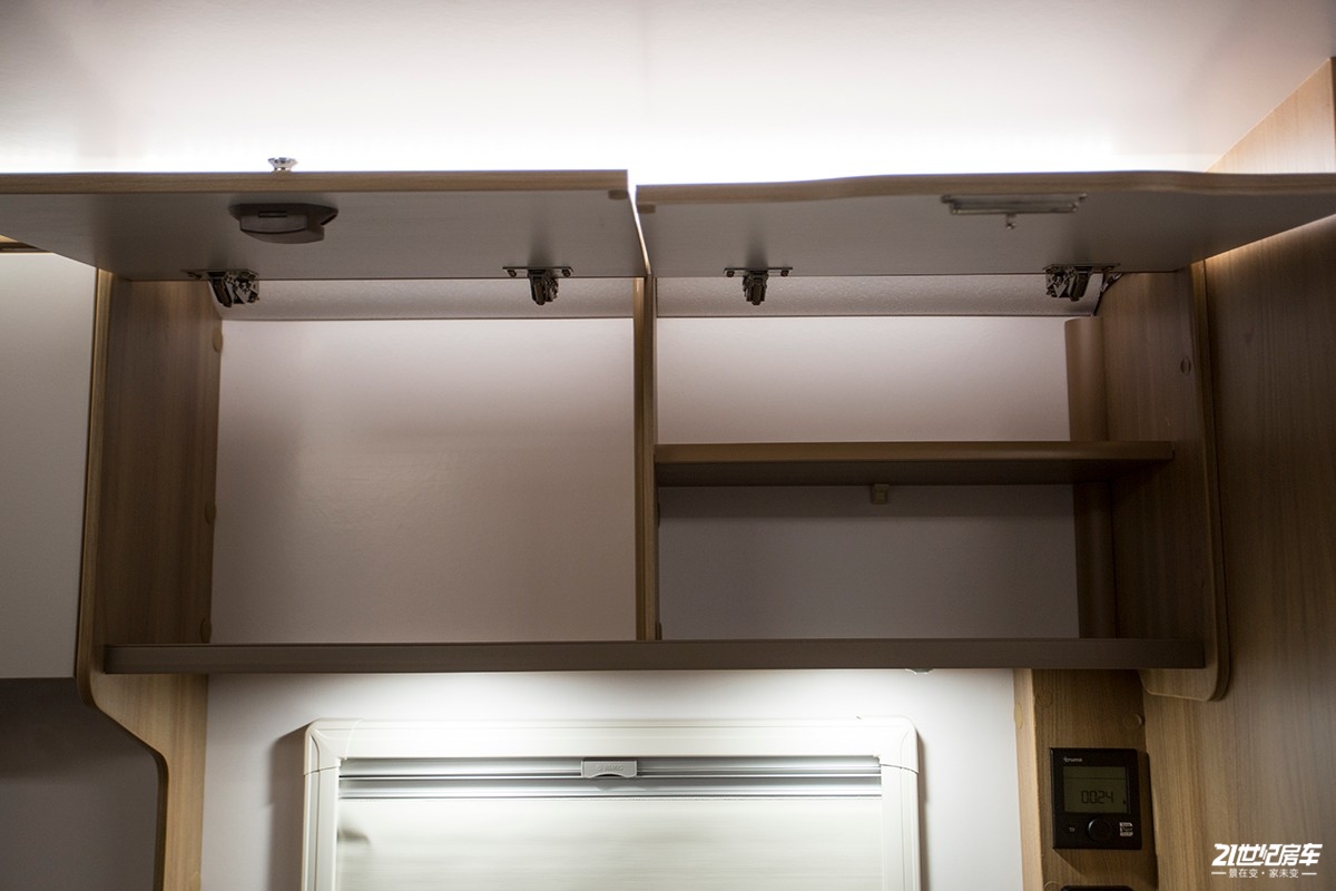 英国百丽d4,发现4拖挂式房车