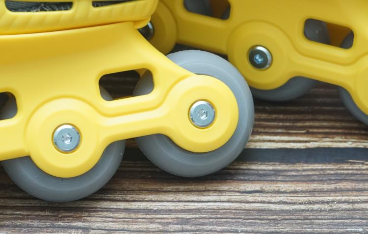 柒小佰轮滑鞋儿童6-12岁,轮滑就该这么玩