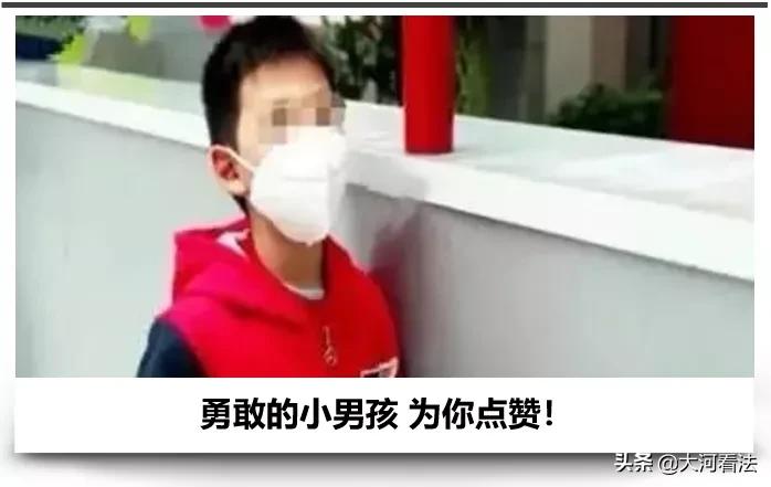 13岁男孩跟着飞机飞行1.5小时,14岁男孩躲在飞机里飞行一个小时