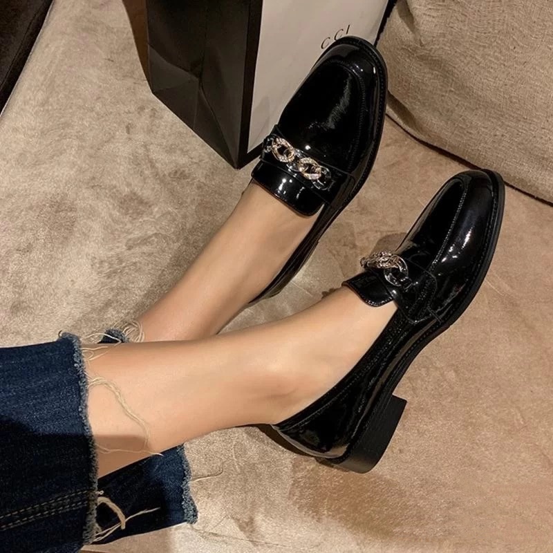 白皮鞋鞋尖蹭了怎么修补,皮鞋鞋侧裂口修补方法图解