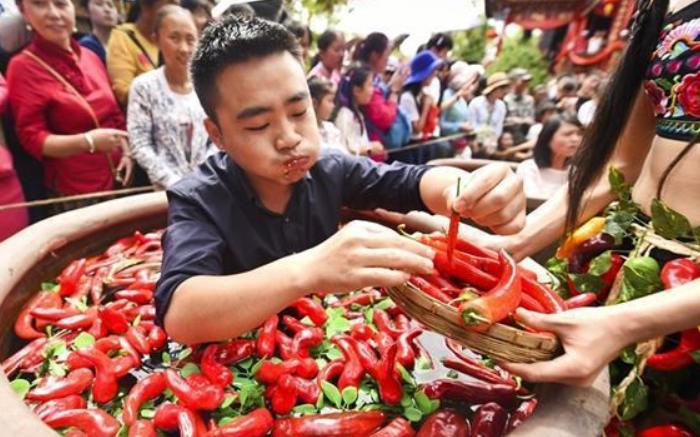 在广州适合夏天喝的凉茶,广东人的夏天解暑不止是凉茶