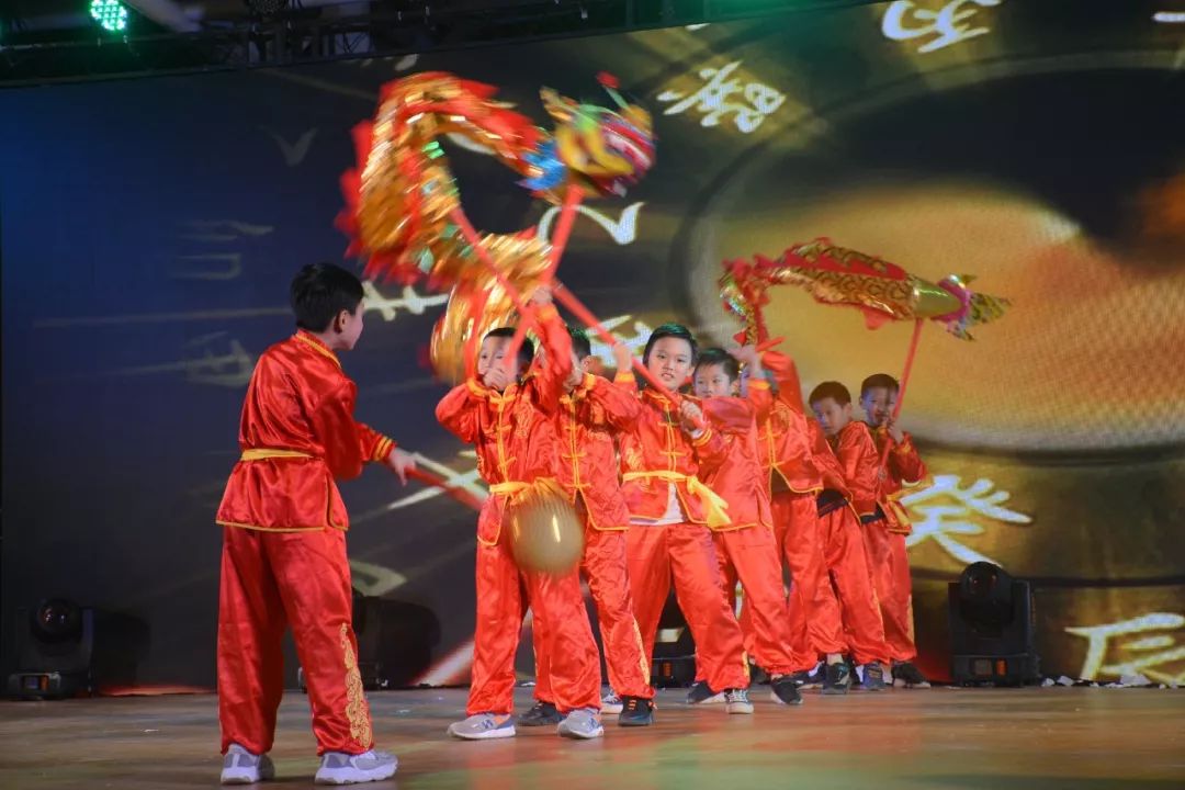 华立中英文学校是不是贵族学校,华立中英文学校升学