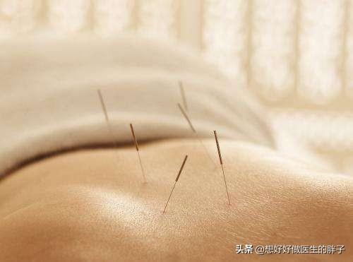 专家教你如何防治腰椎间盘突出症,腰椎间盘突出和腰突有什么关系