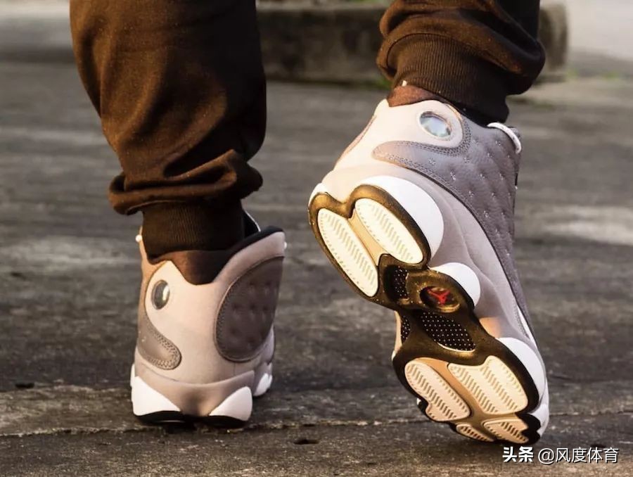 朱一龙惊艳神图氛围感,朱一龙之前春晚的全白色服装图文