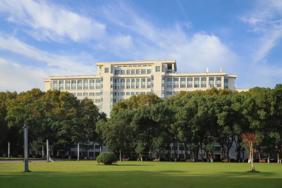 报考干货!华中师范大学实力究竟如何?9大权威榜单告诉你答案!