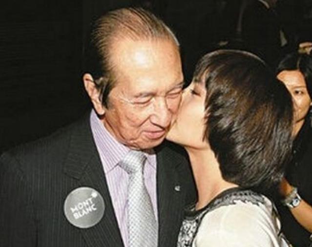 何超仪何鸿燊同台,何超仪最闹腾的视频