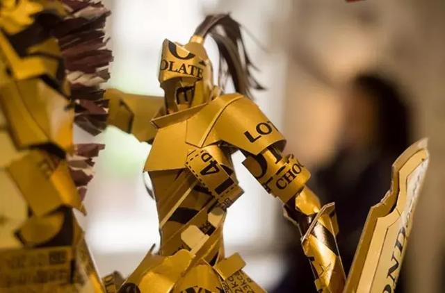 日本小哥自称“空箱职人”，靠着废纸盒办展览