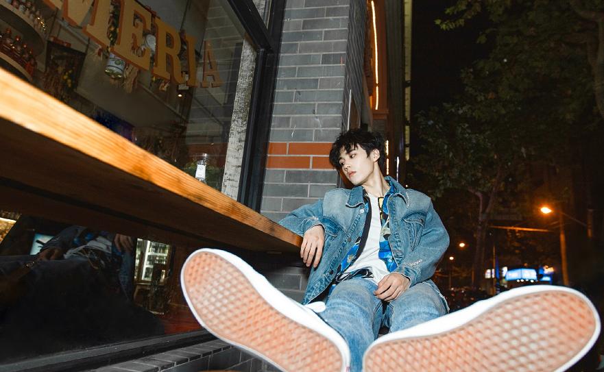 港风风范的港男,港风复古风穿搭男