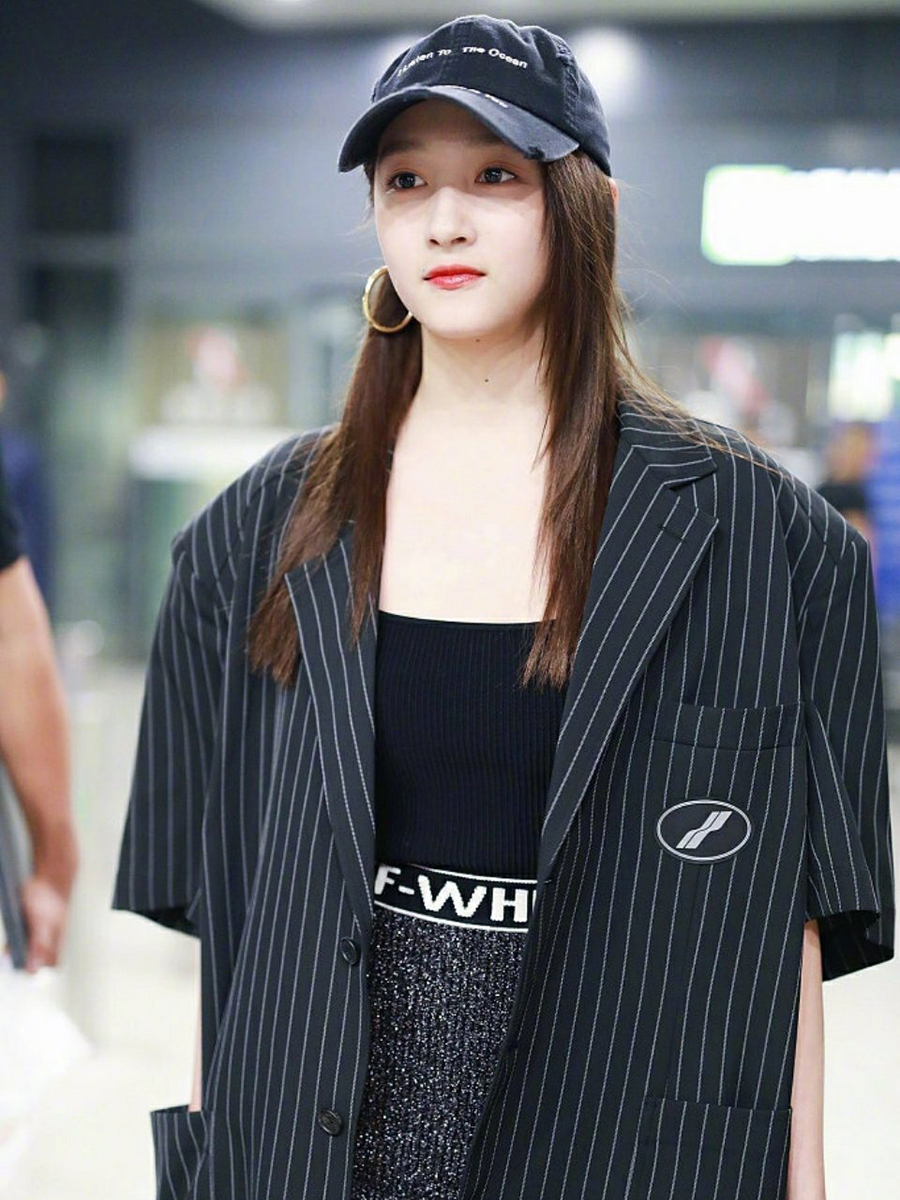 关晓彤穿大码西装,关晓彤穿大码西装照