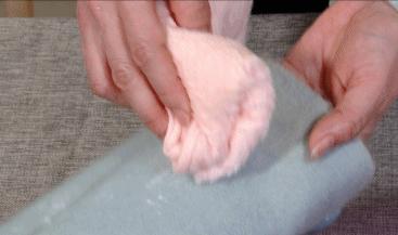 黑色呢子大衣粘毛起球处理多少钱,大衣粘毛怎么办教你一招巧除毛絮