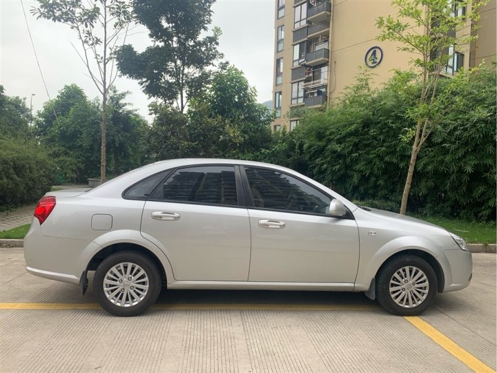 花1万多买的车,花20多万买二手别克商务车划算吗