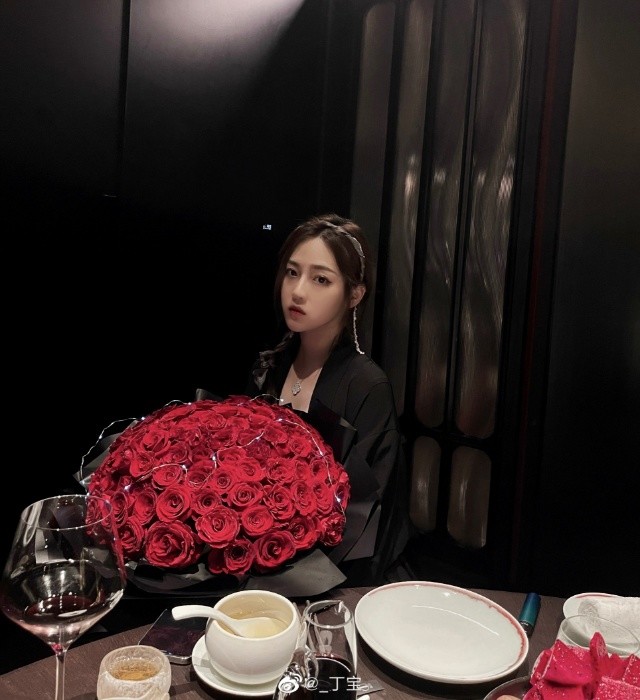 怕被牵连？丁丁紧急删除昔日甜蜜合照，疑似与黄小宝已分手