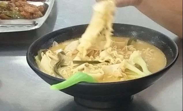 南京北大青鸟美食指南：小行路16号，1024G的胃也装不下