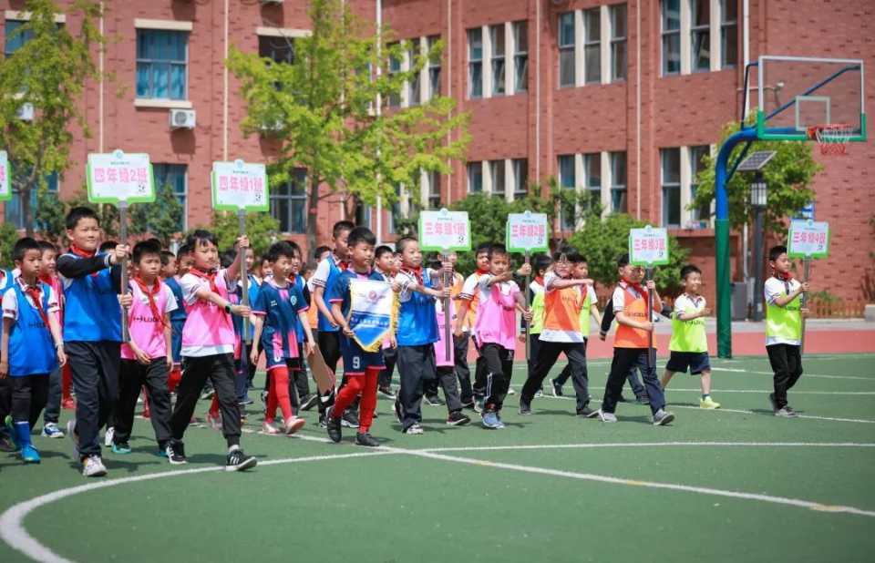 青岛香江路第一小学校长杯足球赛,青岛宁安路小学校长杯足球