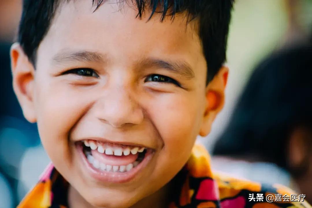 宝宝不怎么吃糖怎么还长蛀牙,不给孩子吃糖为什么还有蛀牙