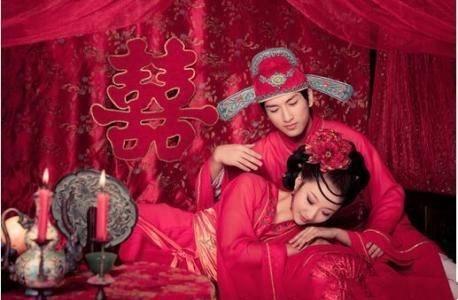 用什么成语来形容足球之多,用一个成语来形容足球比赛的精彩