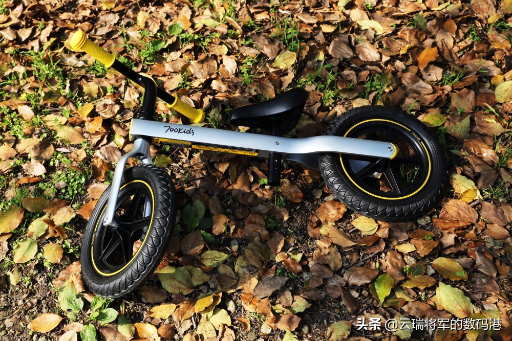 儿童1-3岁滑步车测评,宝宝平衡滑步车训练