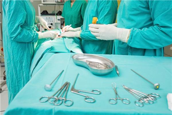 新冠病毒症状早期表现会不会尿频,新冠病毒的并发症状