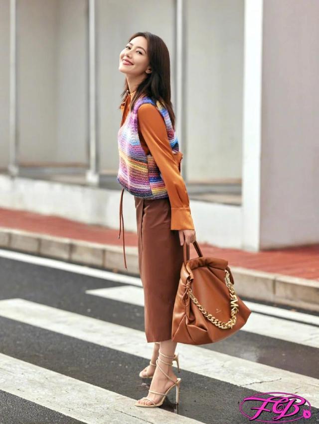 高圆圆穿衣服搭配图片2019秋冬,高圆圆一款随意的牛仔服穿搭