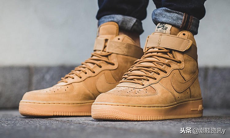 耐克球鞋大秀小麦肌,真的不要太低调