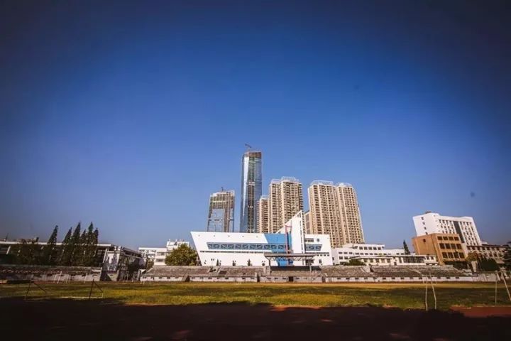 从镇江到镇江市体育中心怎么走,镇江老体育公园