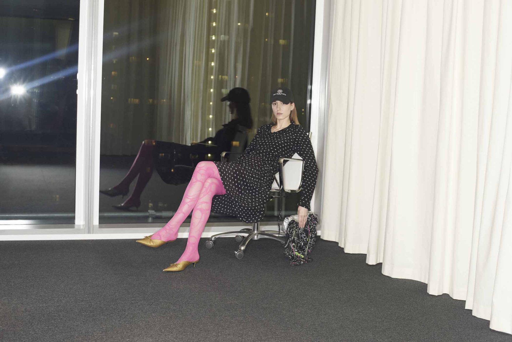 杨幂唐嫣都在穿的鞋子,巴黎世家袜子鞋杨幂同款