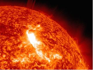 假如地球是太阳系中唯一的恒星,太阳系中唯一发光的恒星是哪一个