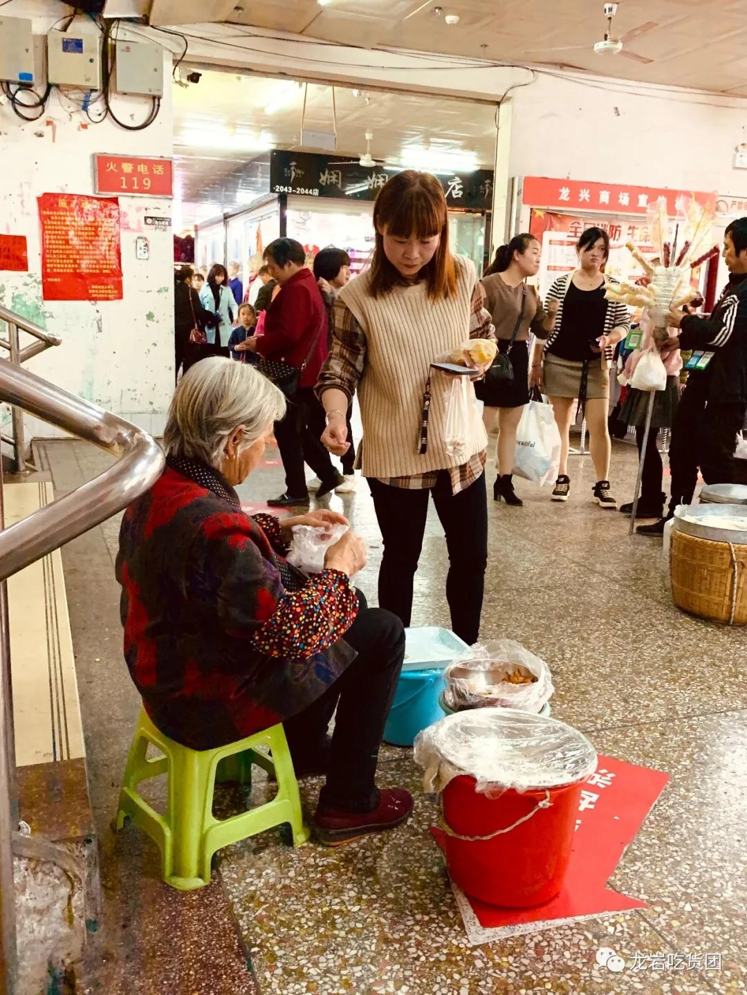 重庆渝北龙兴广场附近购物商场,前方到站工贸