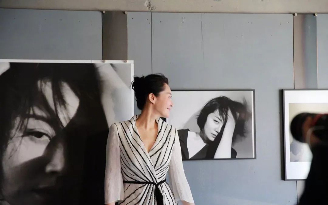 许晴50岁依然少女感满满,50岁的许晴拥有25岁的坦然