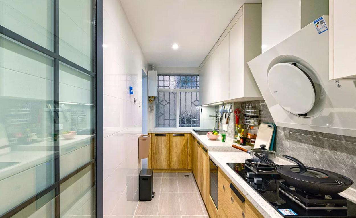 老公硬要打通阳台，做“走入式小抬高”，太聪明了！家人都夸实用