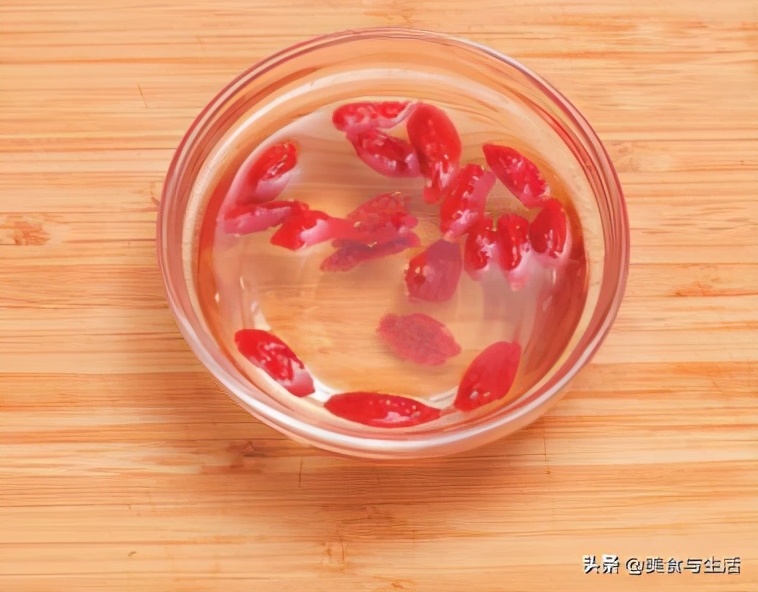 菊花雪梨茶生津润燥,菊花雪梨茶用什么菊花