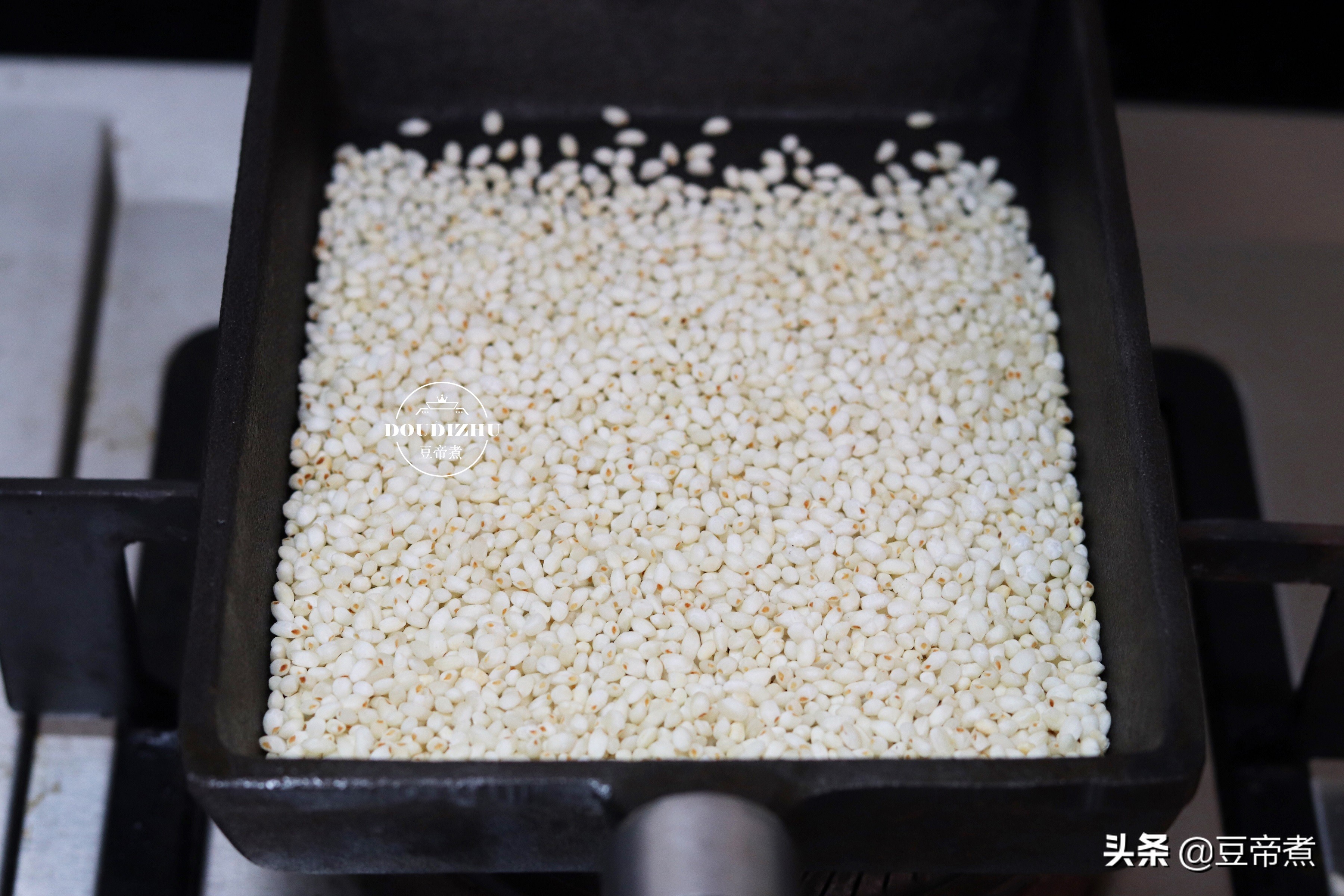 教你制作一个不一样的豆浆,味道香醇特别好喝,早上来一杯更健康