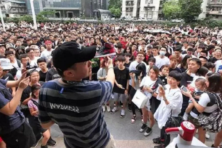 aj不属于耐克吗,莆田鞋板鞋aj纯原和正品差距大吗