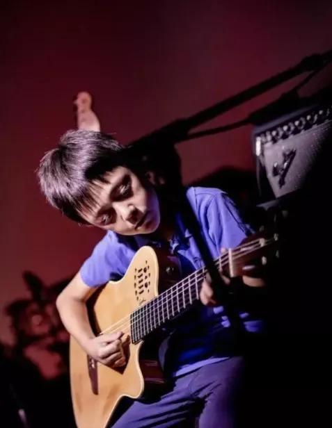 这个曾拯救了刘烨的女人上热搜了,结婚12年甜蜜如初,一双儿女人见人爱